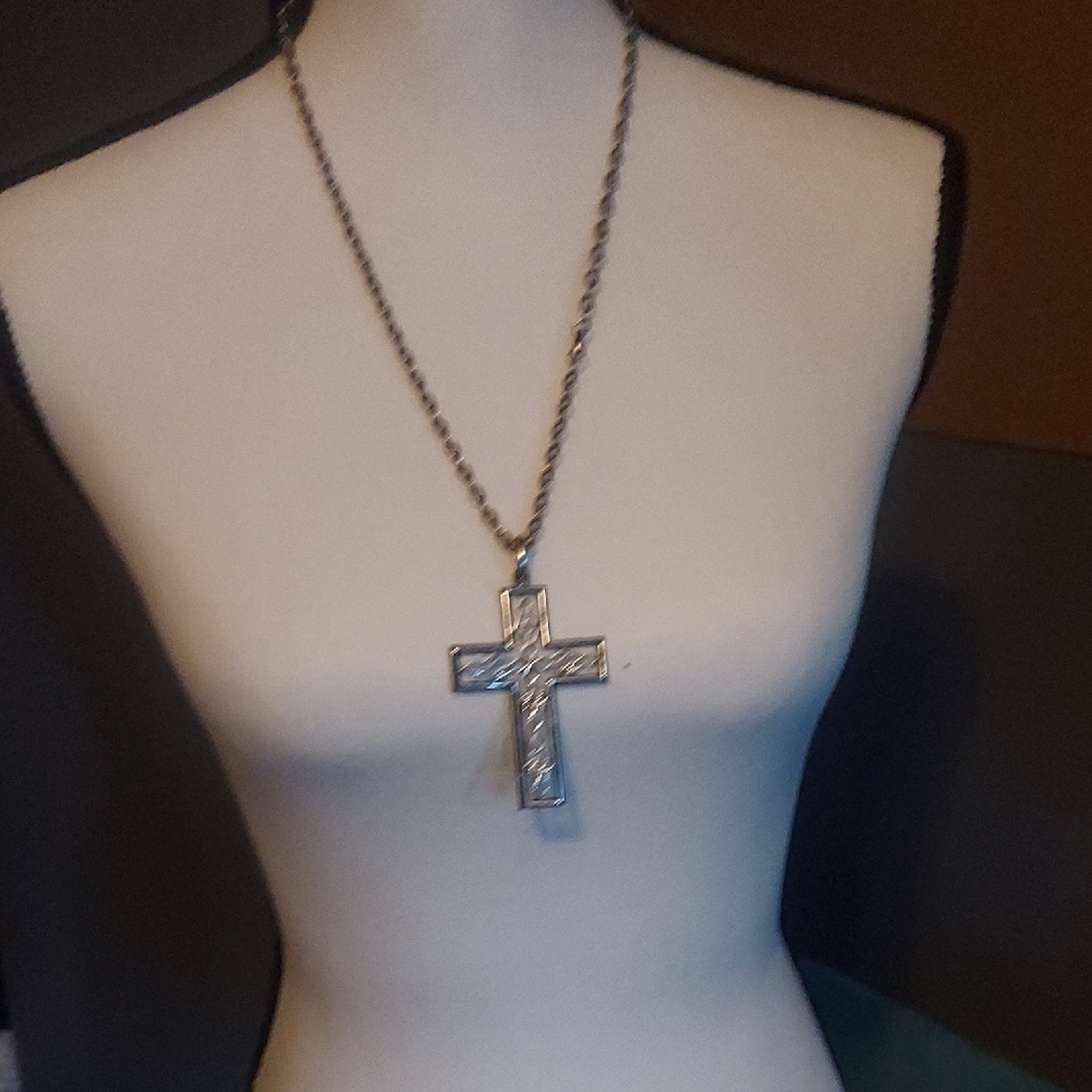 Elegant Silver Cross Pendant Necklace